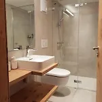 Britannia - Patagonia * Saas-Fee