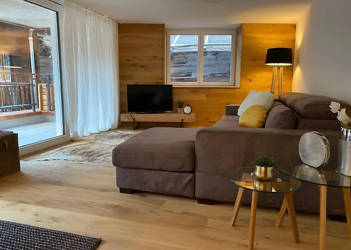 Britannia - Patagonia * Saas Fee