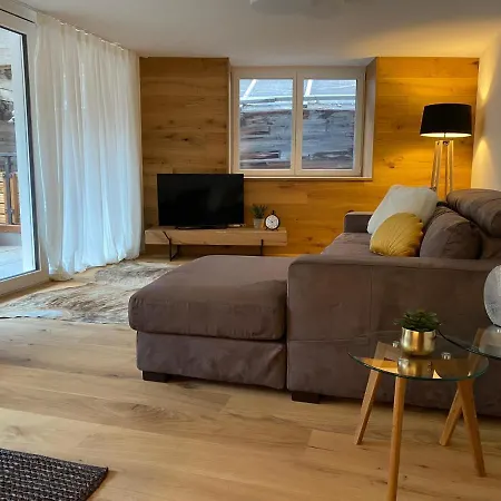 Britannia - Patagonia * Saas-Fee