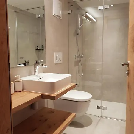 Britannia - Patagonia * Saas-Fee